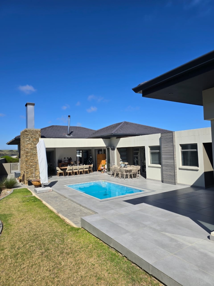 4 Bedroom Property for Sale in Oubaai Western Cape